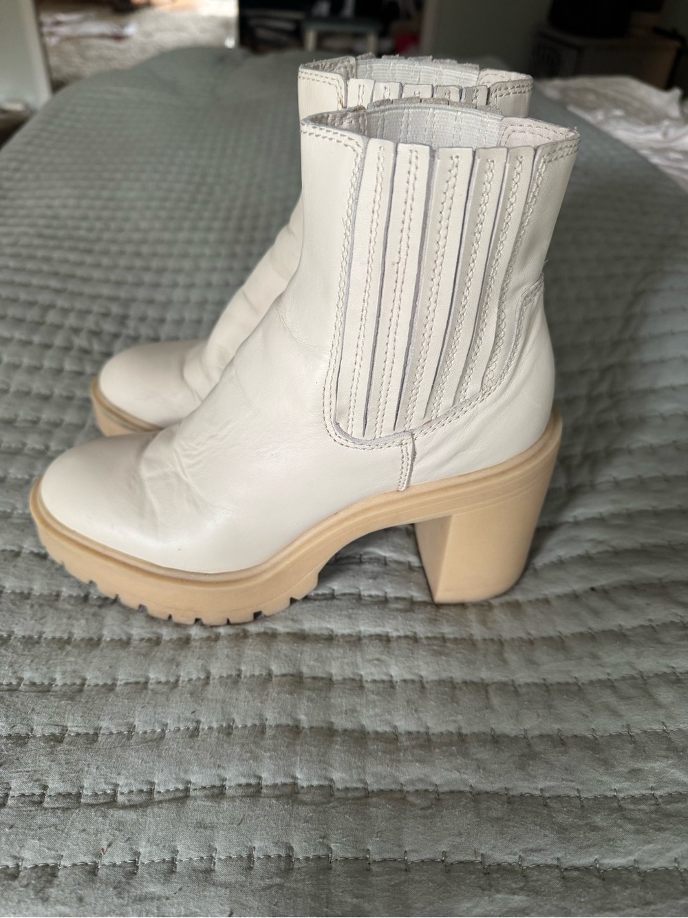 Dolce Vita White Leather Chunky-Heel Chelsea Booties size 6
